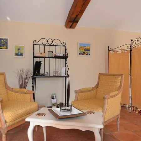 D'hotes La Romaine Bed & Breakfast 4*