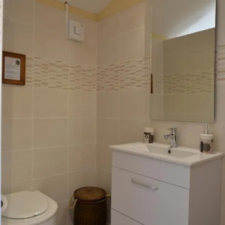 D'hotes La Romaine Bed & Breakfast 4*