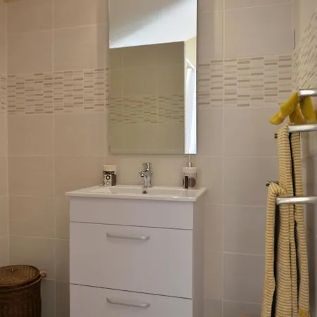 D'hotes La Romaine Bed & Breakfast 4*
